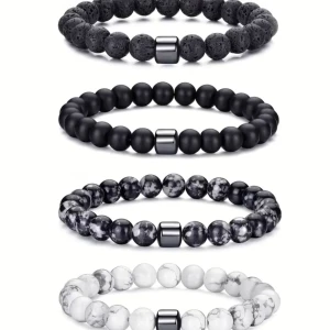 Pärlarmband i olika färger 60kr st - Fyra stilrena armband med runda pärlor i svart, vitt, grått och marmorliknande mönster. Varje armband har en metallisk detalj i mitten. Perfekt för att mixa och matcha till din outfit och ge en cool vibe.