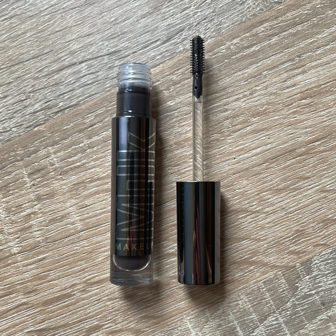 Kush high roll brow tint/gel från Milk Makeup - 1