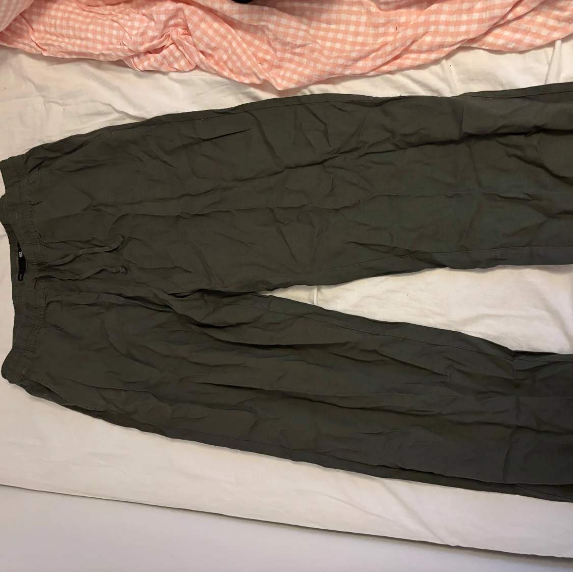Olivgröna byxor från 157, storlek M