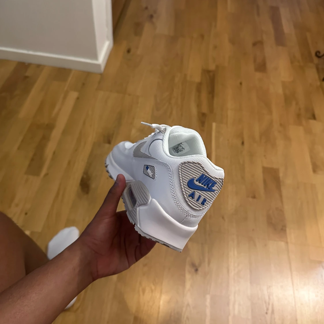 Nike Air Max 90 vita och grå sneakers - 2