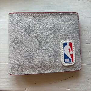 Plånbok NBA - Säljer denna plånboken. Nba inspirerad