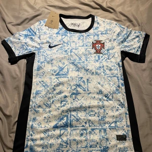 Portugal  - Portugal fotbollströja. Storlek M
