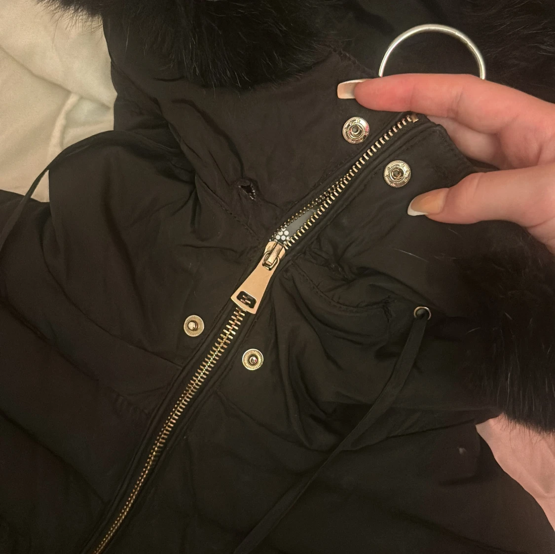 Svart pufferjacka med fuskpäls från Diablo - 3