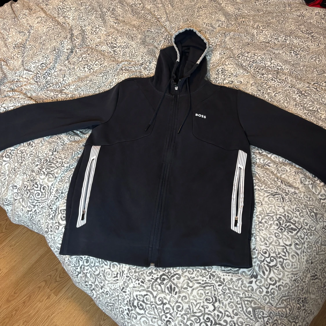 Zip up från BOSS med huva