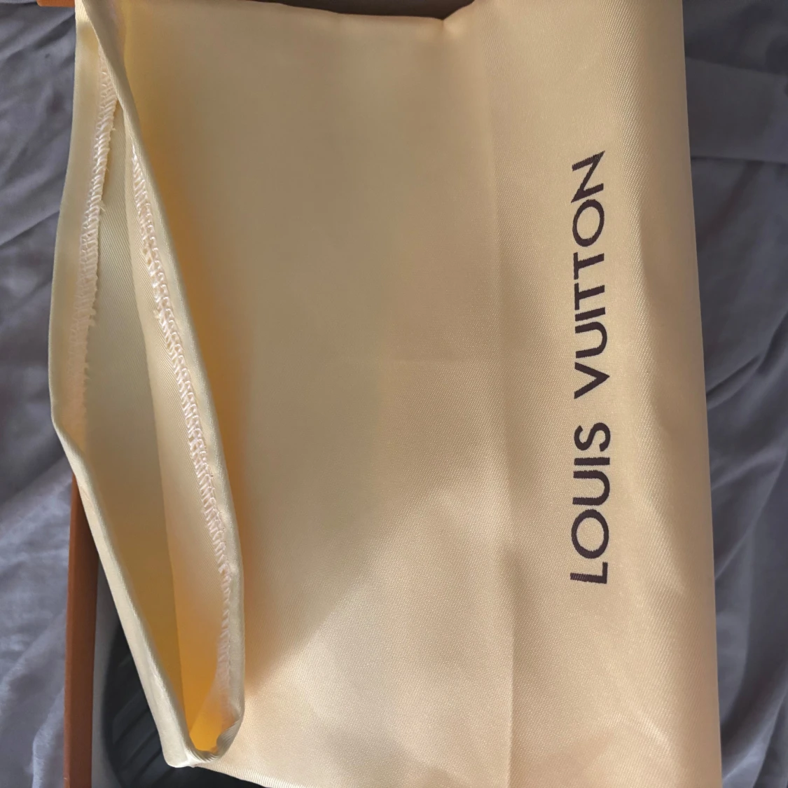 Svarta sneakers från Louis Vuitton pris kan diskuteras  - 2