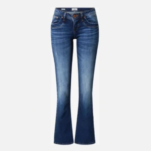 LTB jeans valerie - SÄLJER MASSA LTB JEANS I MODELLEN VALERIE!! supersnygga mörkblå ltb jeans💘inga defekter, som nya. Storlek 25x34. Skriv för fler bilder