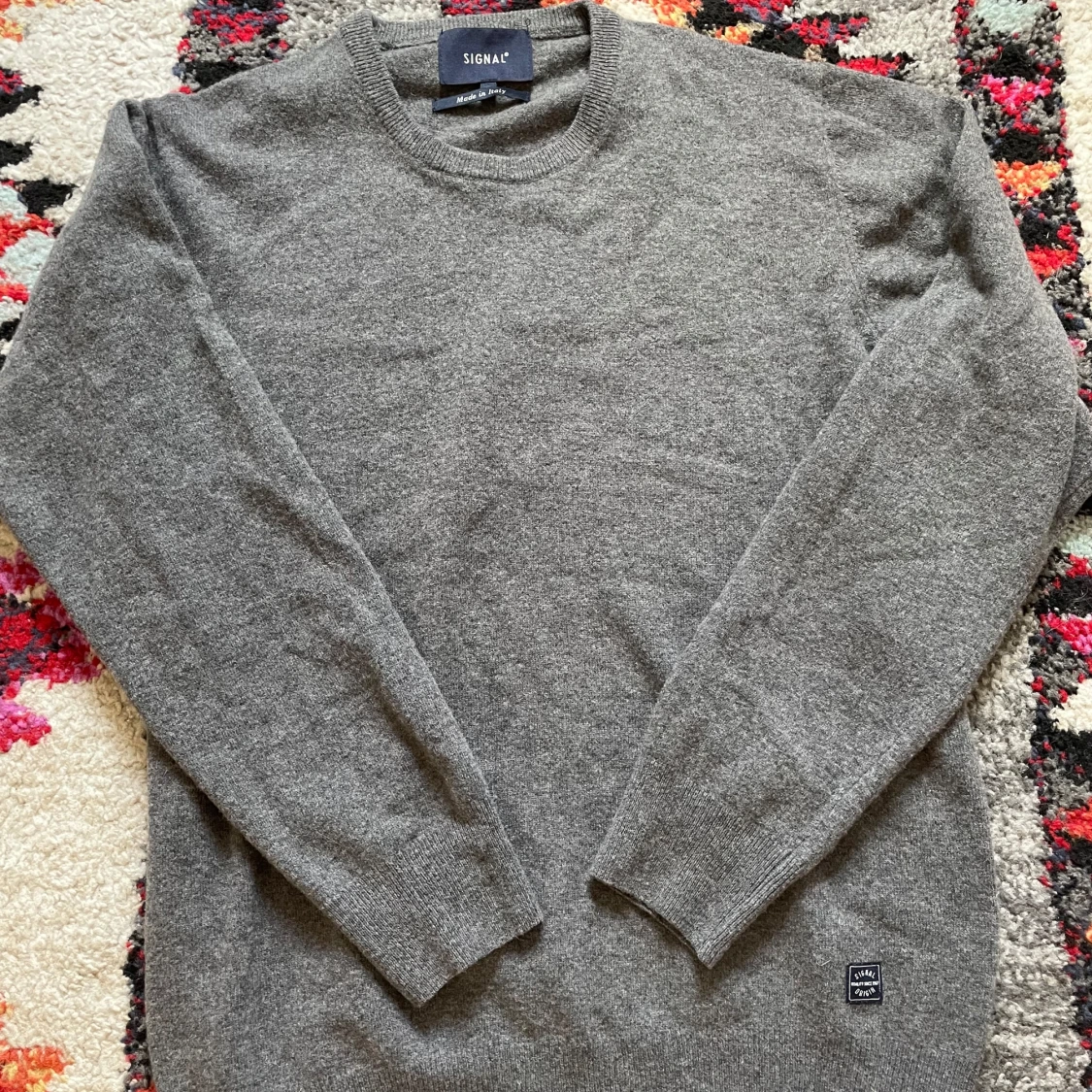 Grå stickad tröja från Signal