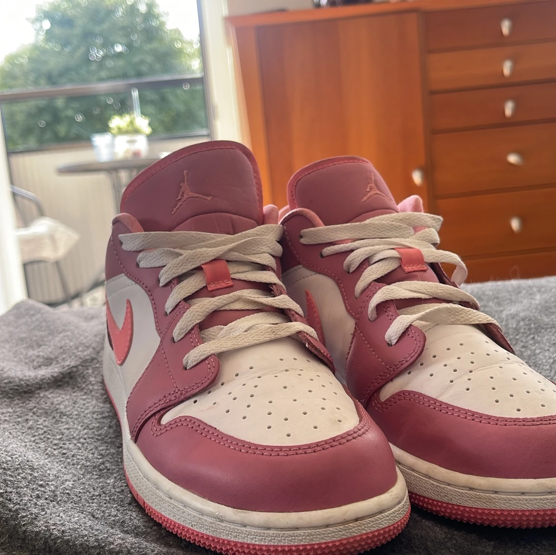 Nike Air Jordan 1 Low rosa/vit