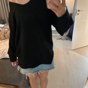stickad tröja - säljer min oversized stickad tröja då den ej kommer till användning, pris kan diskuteras💗