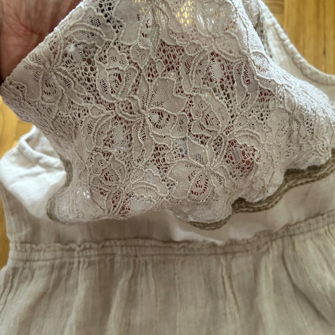 Beige broderad kortklänning Love Stitch - 4