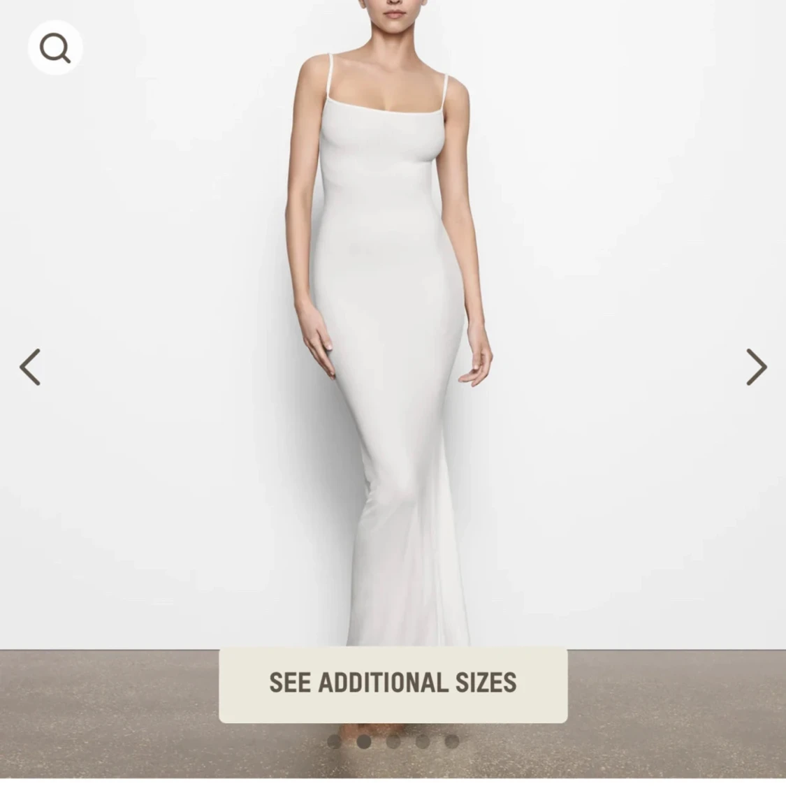 Vit Skims långklänning med smala axelband - 1