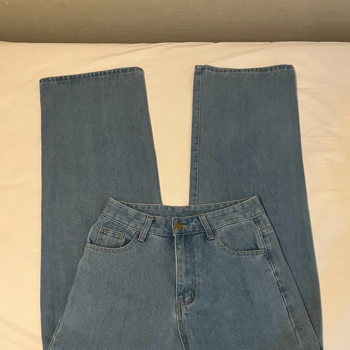 Ljusblå wide jeans med raka ben