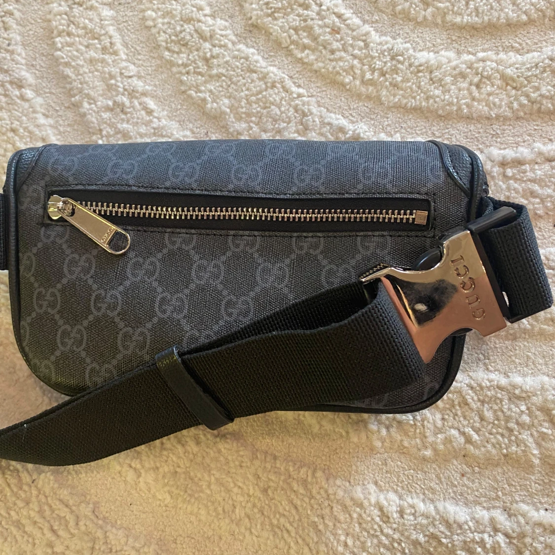 Svart Gucci axelväska med monogram - 2
