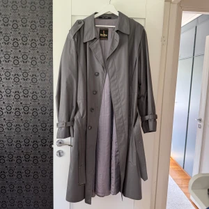 Kappa grå - Oversized kappa i grå. Köpt second hand 