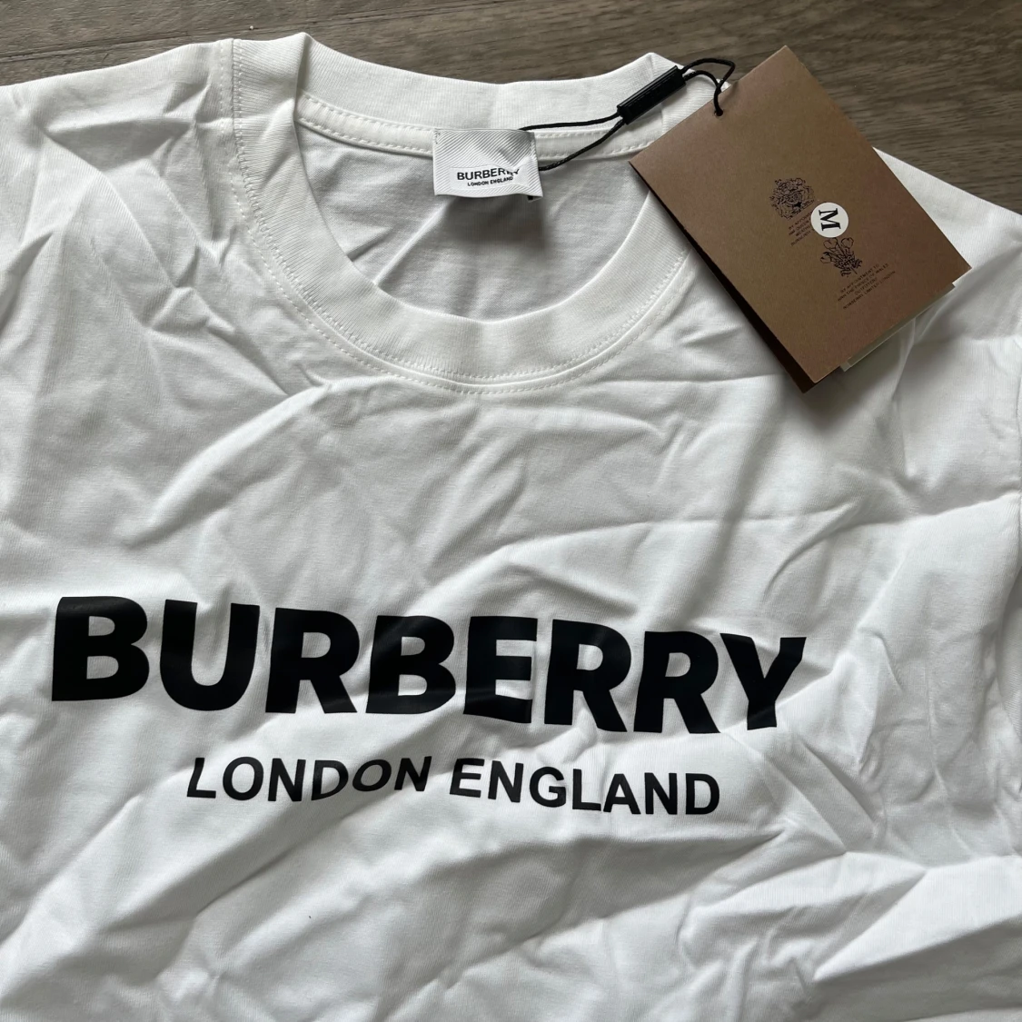 Vit Burberry t-shirt med logga