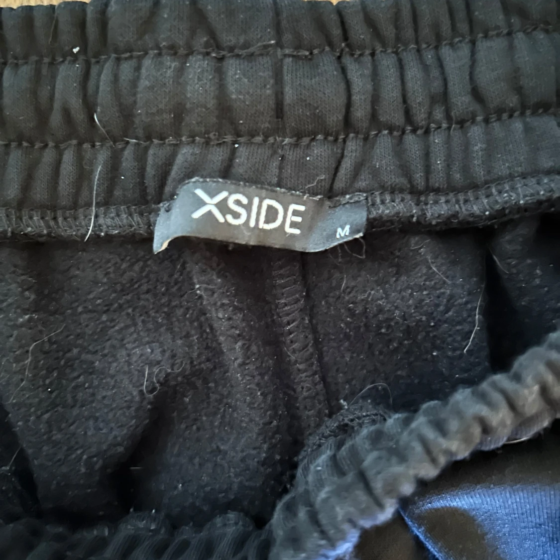 Svarta mjukisbyxor Xside med vita ränder - 2