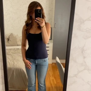 Bootcut jeans💘💘 - Ett par blå bootcut jeans i storlek M från Lager 157, med full length🥰