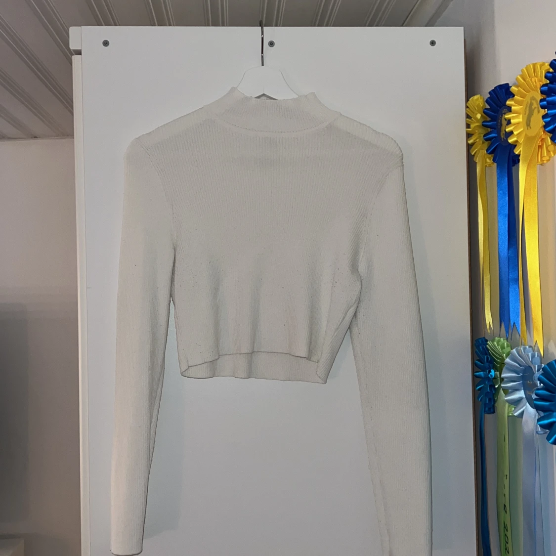 Vit croppad ribbad tröja H&M Divided