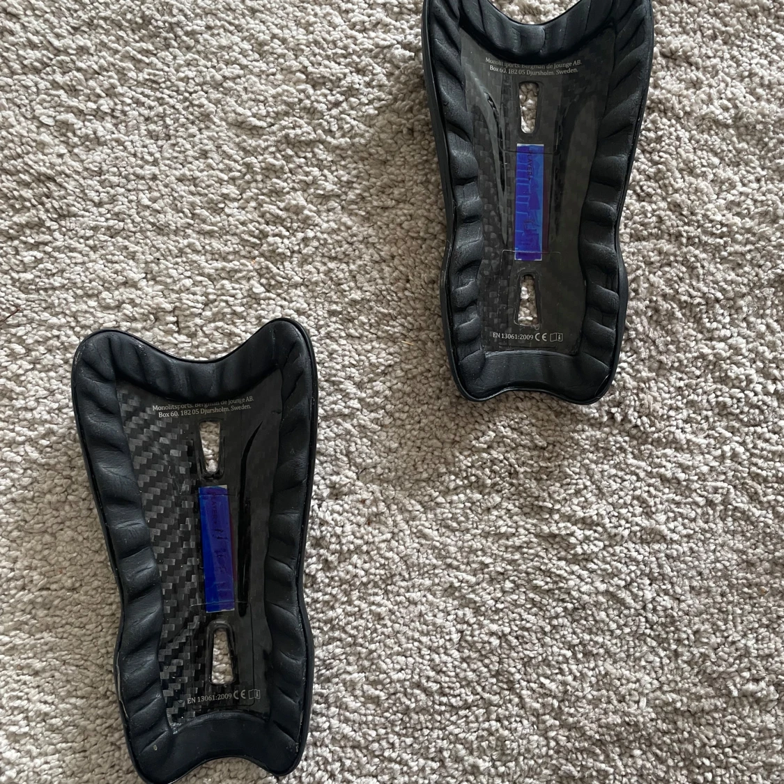 Monolit benskydd i kolfiber - 1