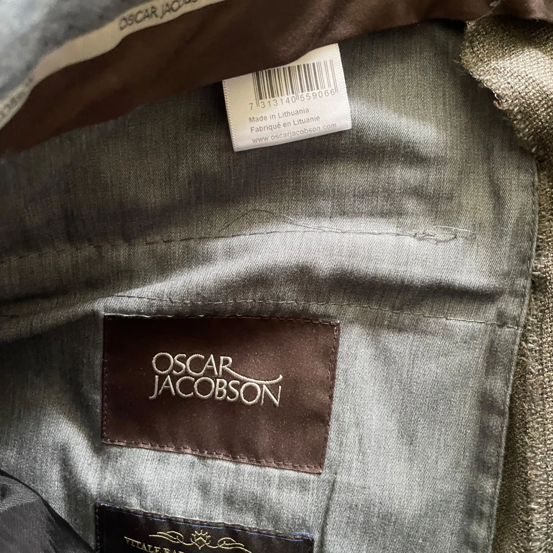 Grå kostymbyxor från Oscar Jacobson