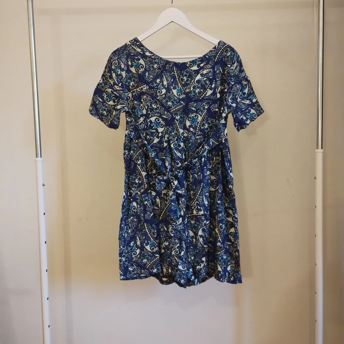 Blå mönstrad kort shortsdress, Jonathan Martin - 1