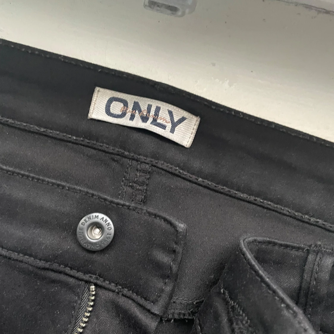 Svarta bootcut byxor från ONLY - 1