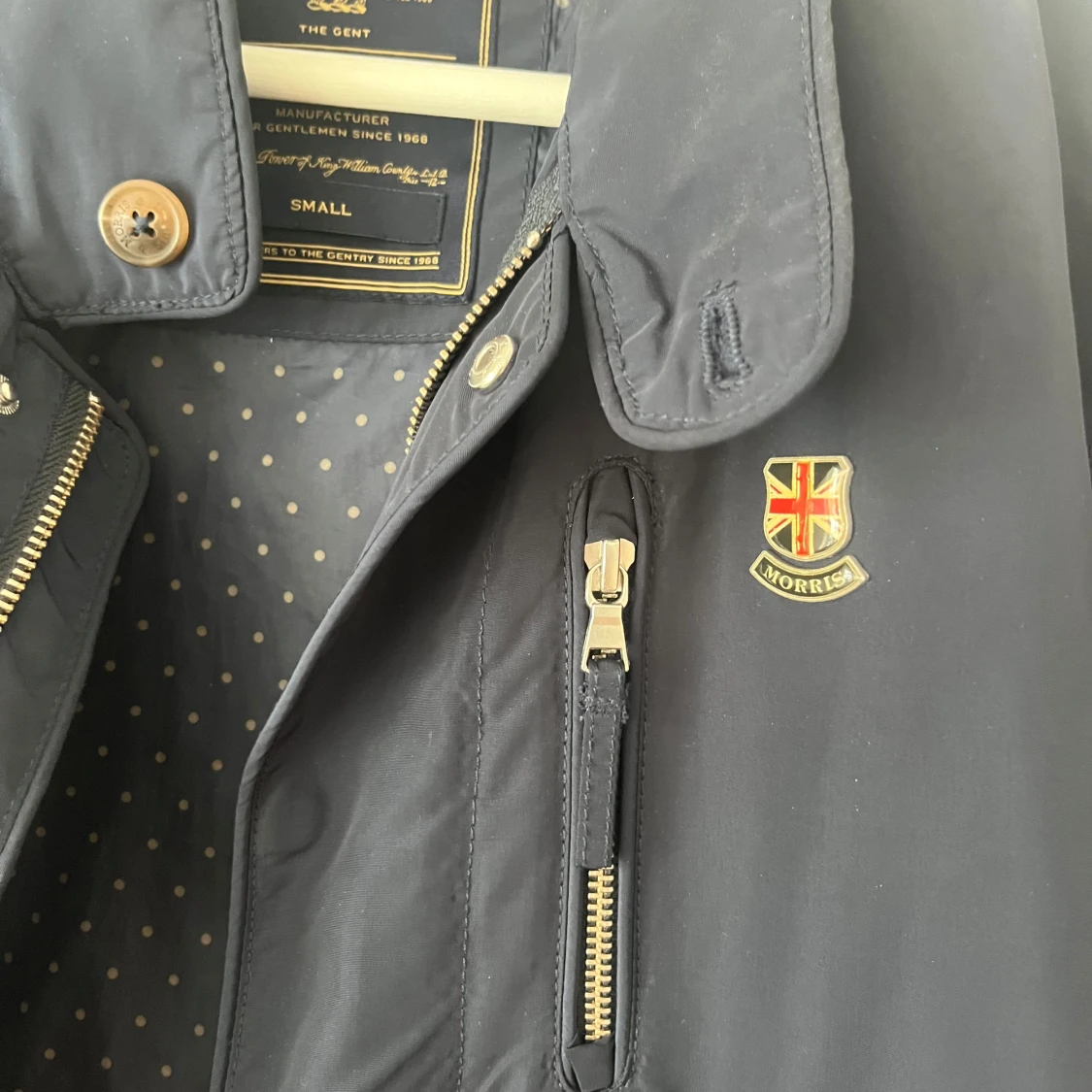 Morris marinblå vindjacka med detaljer