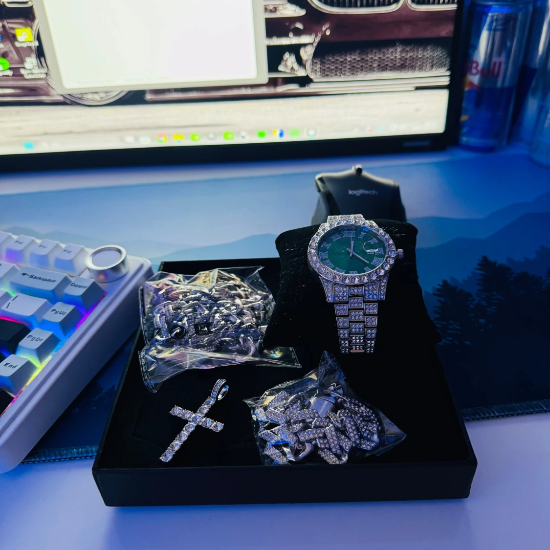 Klocka och armband och halsband - 1