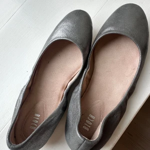 Metallic ballerinaskor från Bloch - Jätte coola ballerina skor!! Kostar 1550 i butik. 😍 # bloch #sthlmstil 