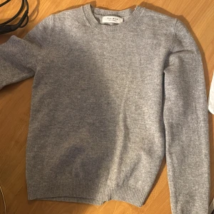 Grå cashmere tröja  - Jätte bra skick använt typ 2 ggr
