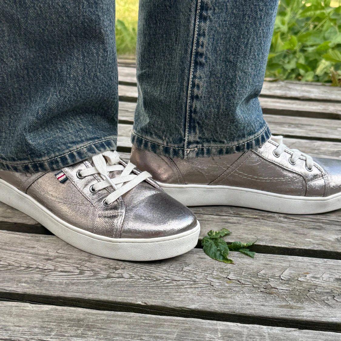 Silvriga sneakers