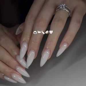 Söker gelé  - Hej🌸. Jag söker milky vit gelé primer och top coat. Nån som har?   📍STHLM