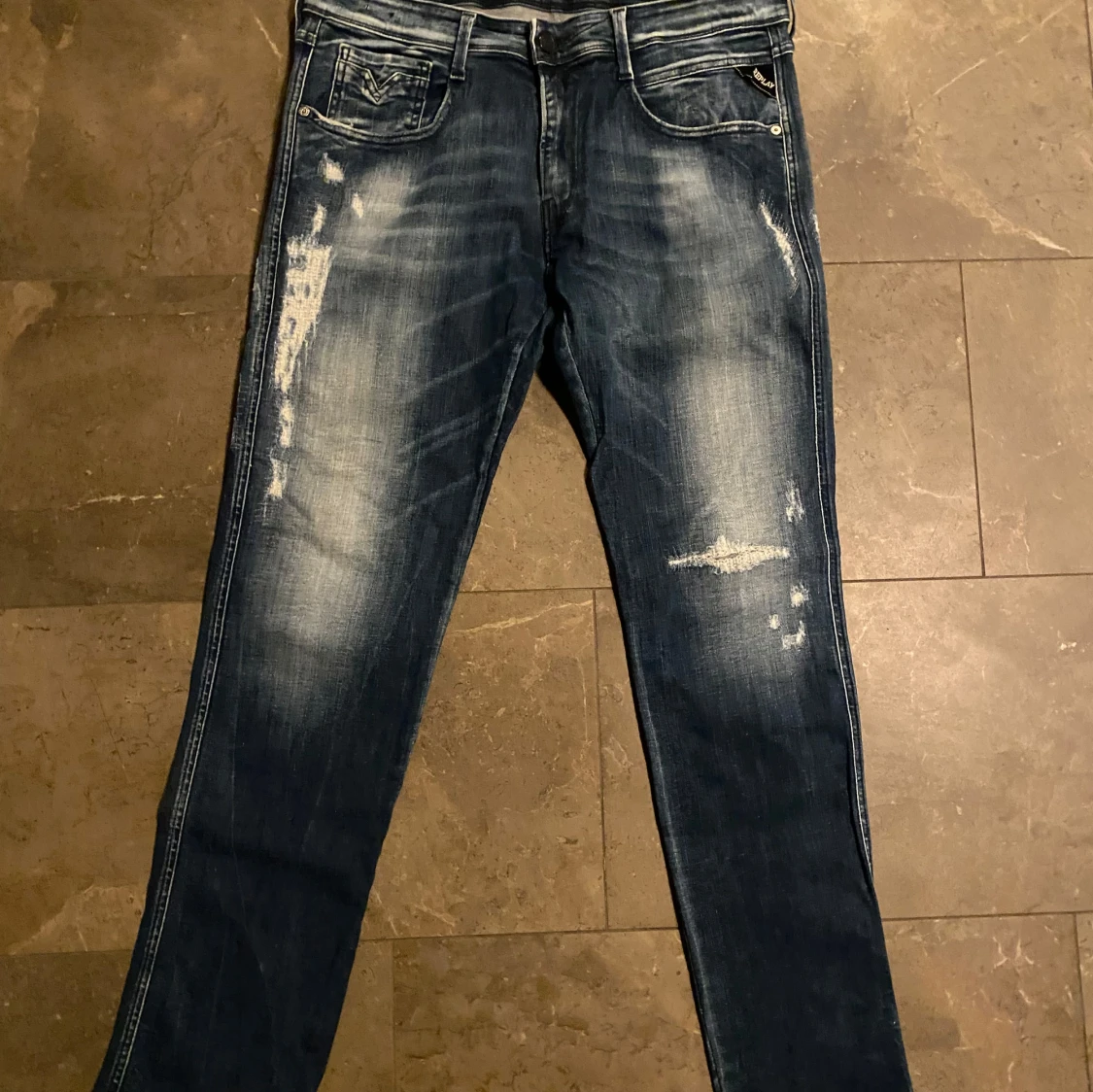 Replay anbass med slitningar  - 3