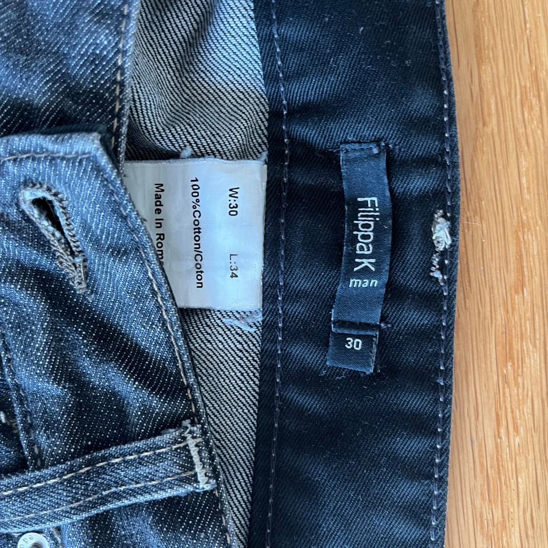Gråa lågmidjade jeans från Filippa K W30 L34 - 2