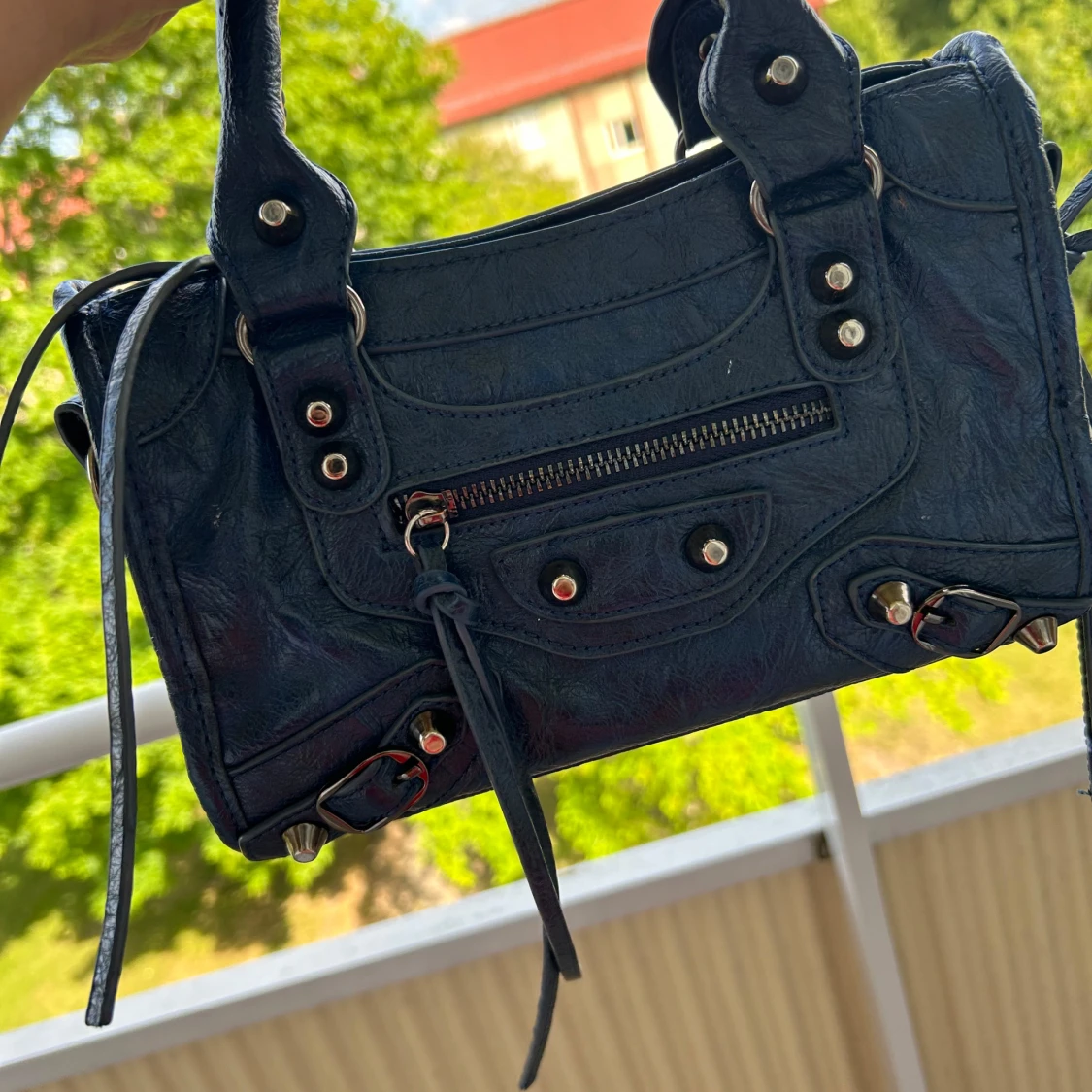 Mörkblå handväska i skinn - 2