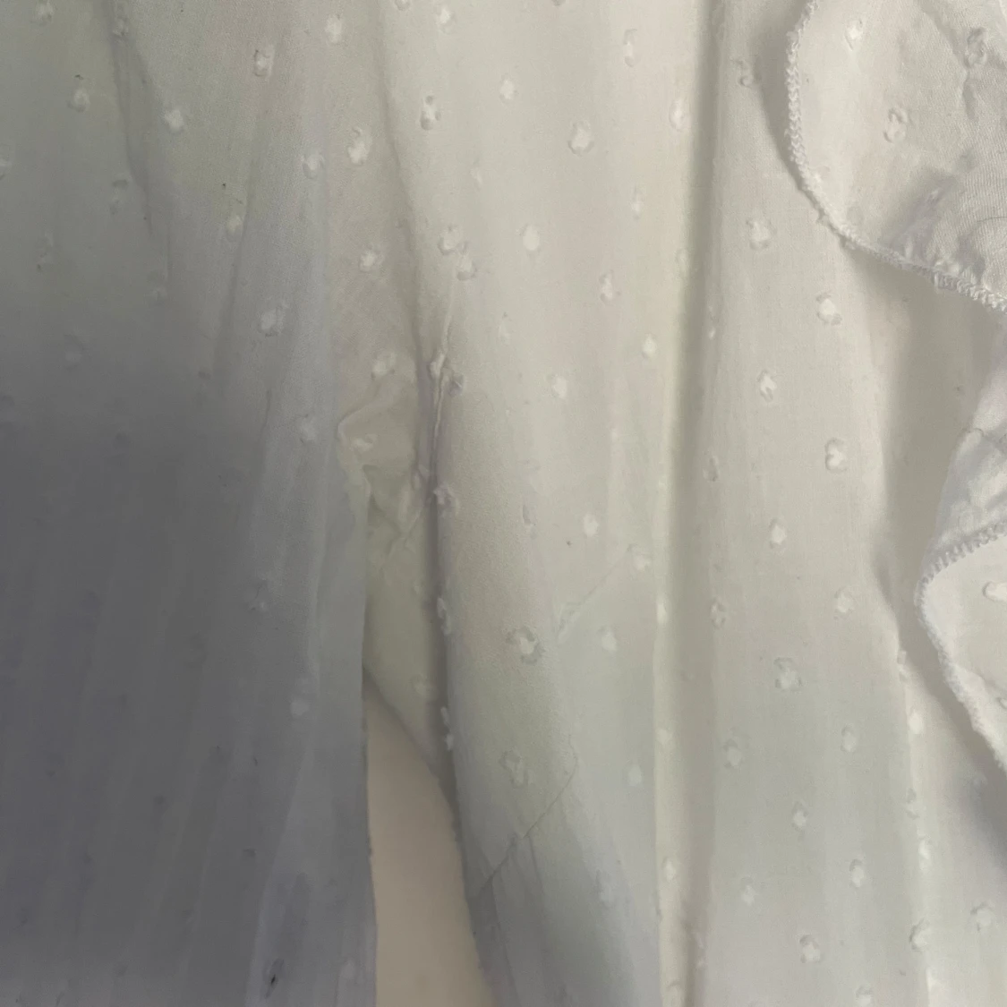 Vit omlottklänning med volang från Nelly - 3