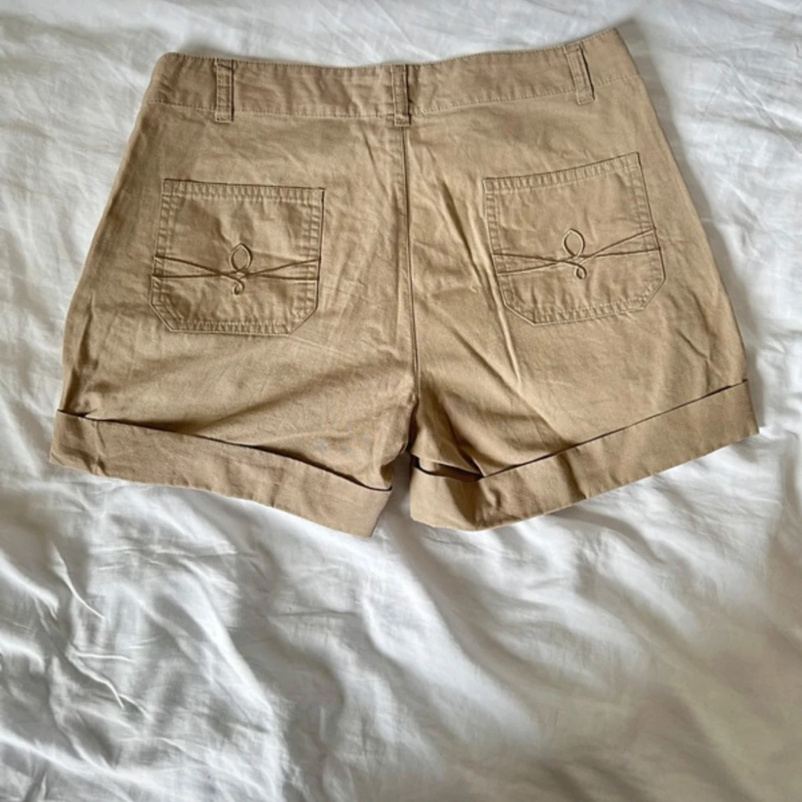 Beige shorts från Brooker - 2