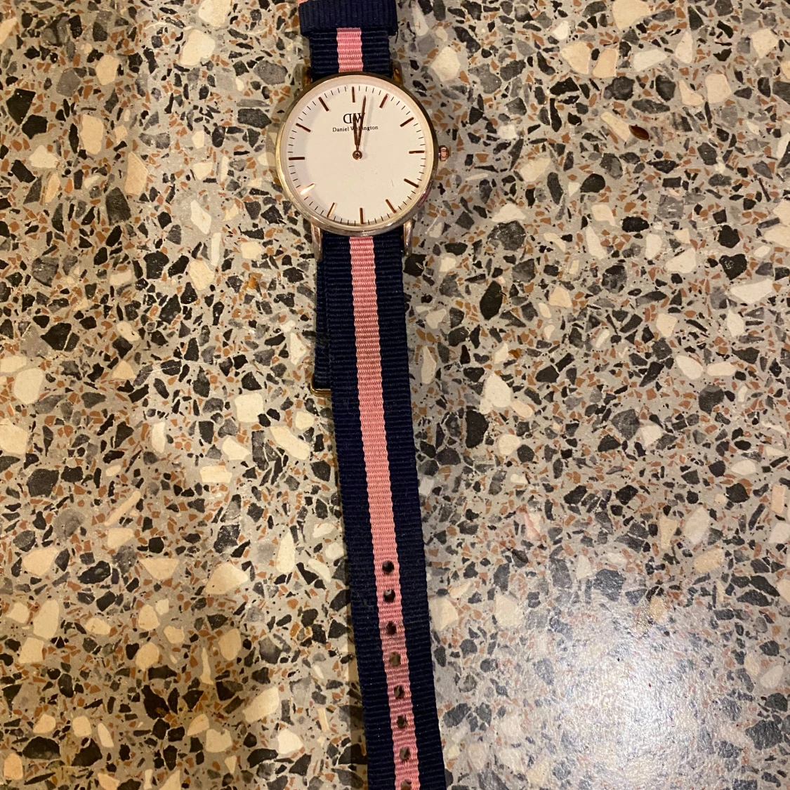 Daniel Wellington klocka med randigt band