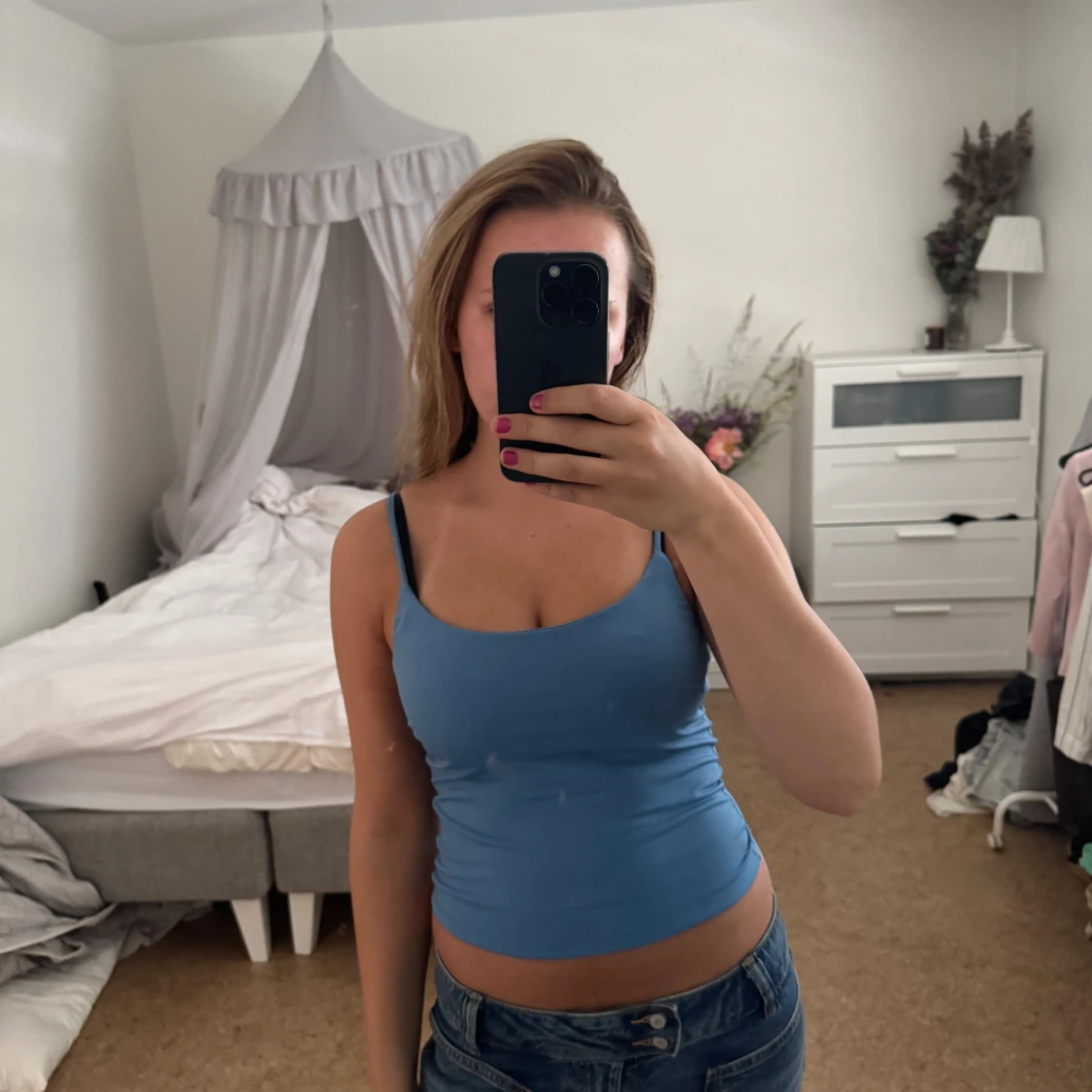 Blå croppad linne med smala band