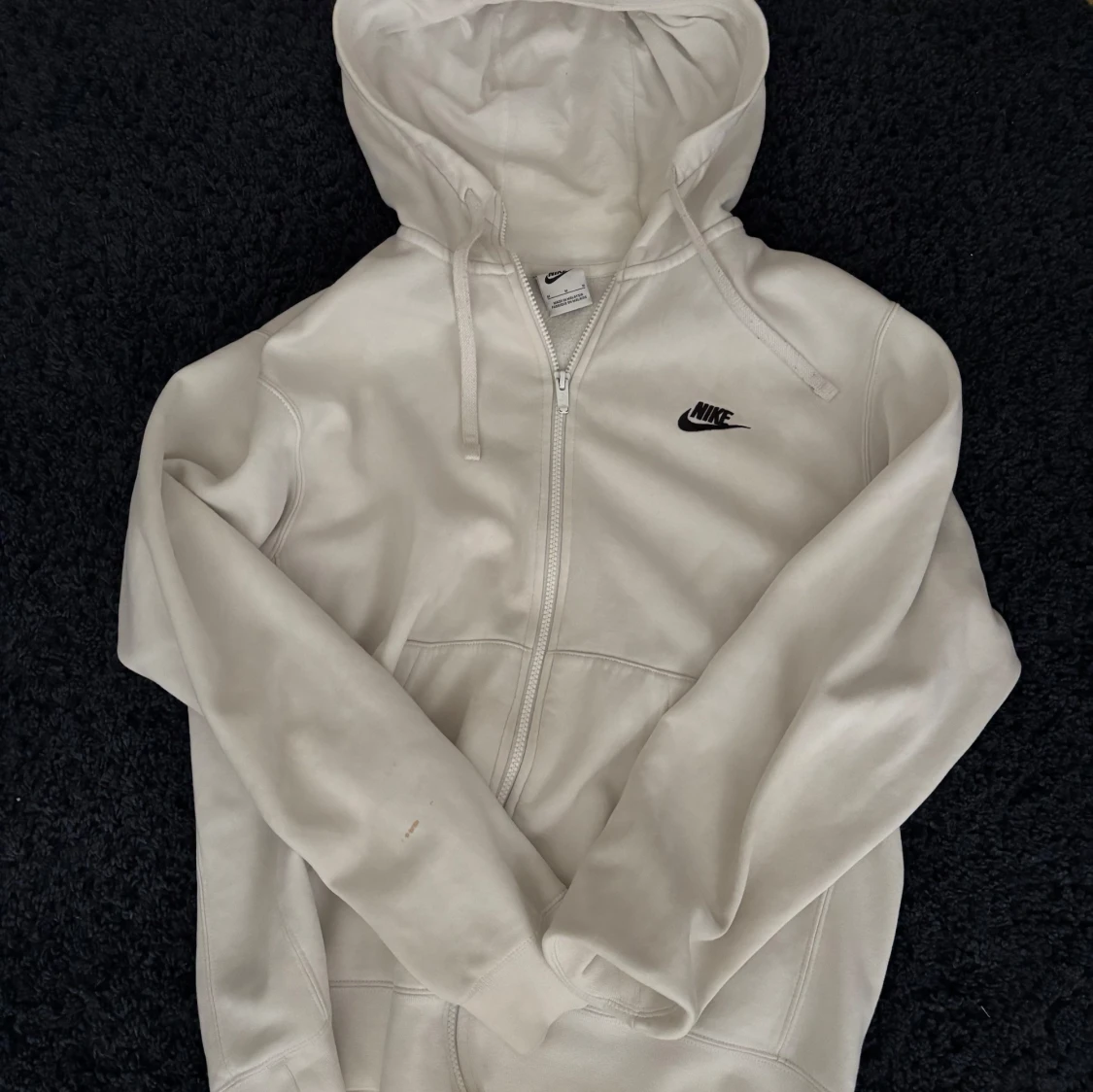 Vit hoodie från Nike med dragkedja