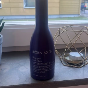 Björn Axén Silver Shampoo - Ett skit bra silver shampoo, är dock inte blond längre så denna kommer inte komma till användning. Produkten är lite mer än halv full! 