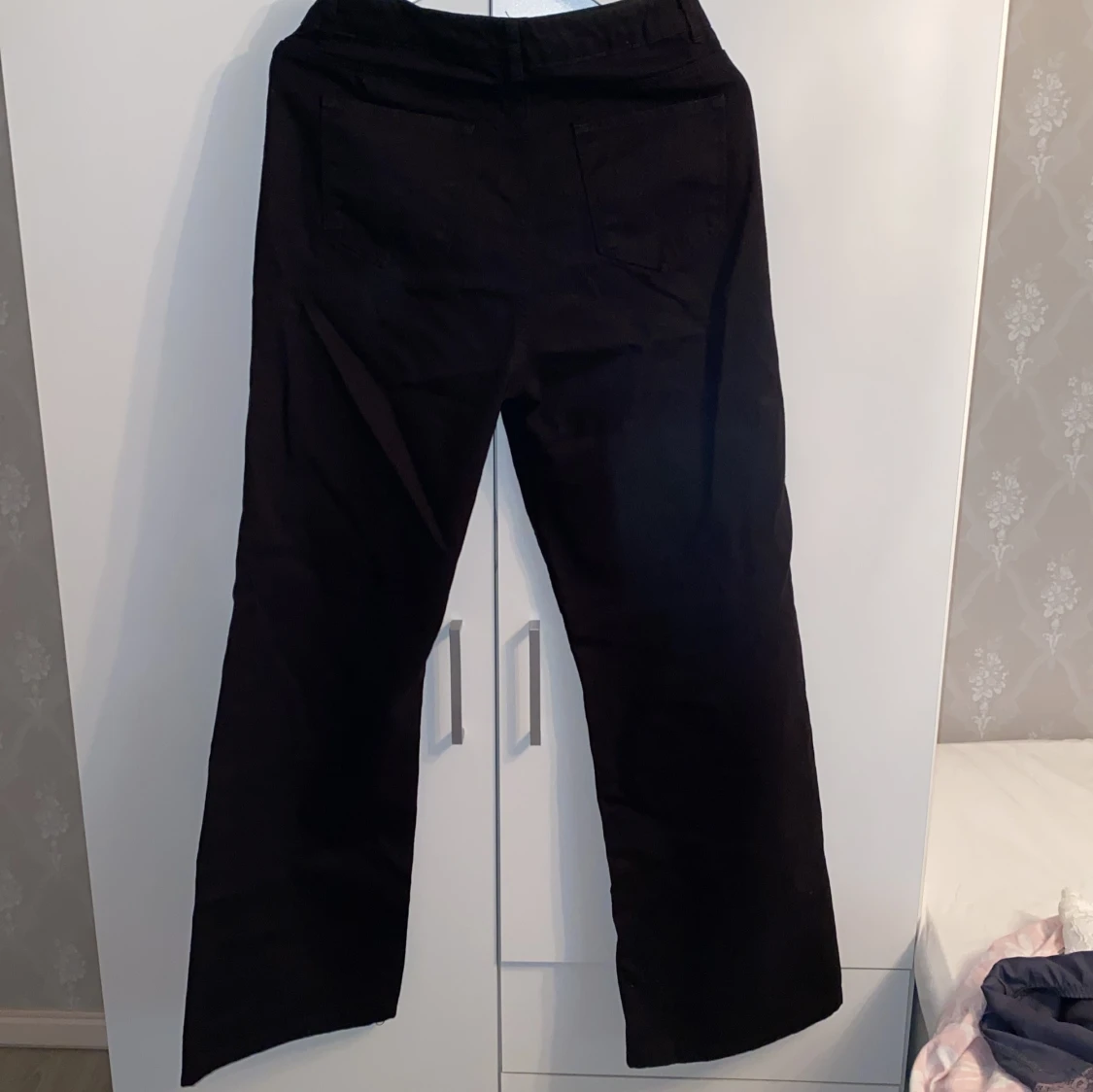 Svarta byxor med dragkedja - 1