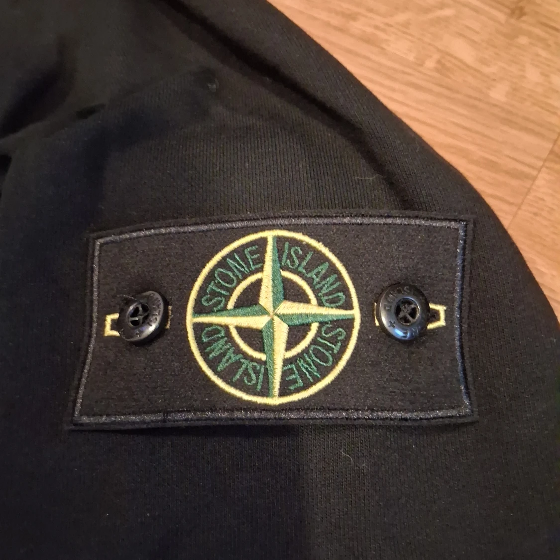 Svart sweatshirt från Stone Island - 1