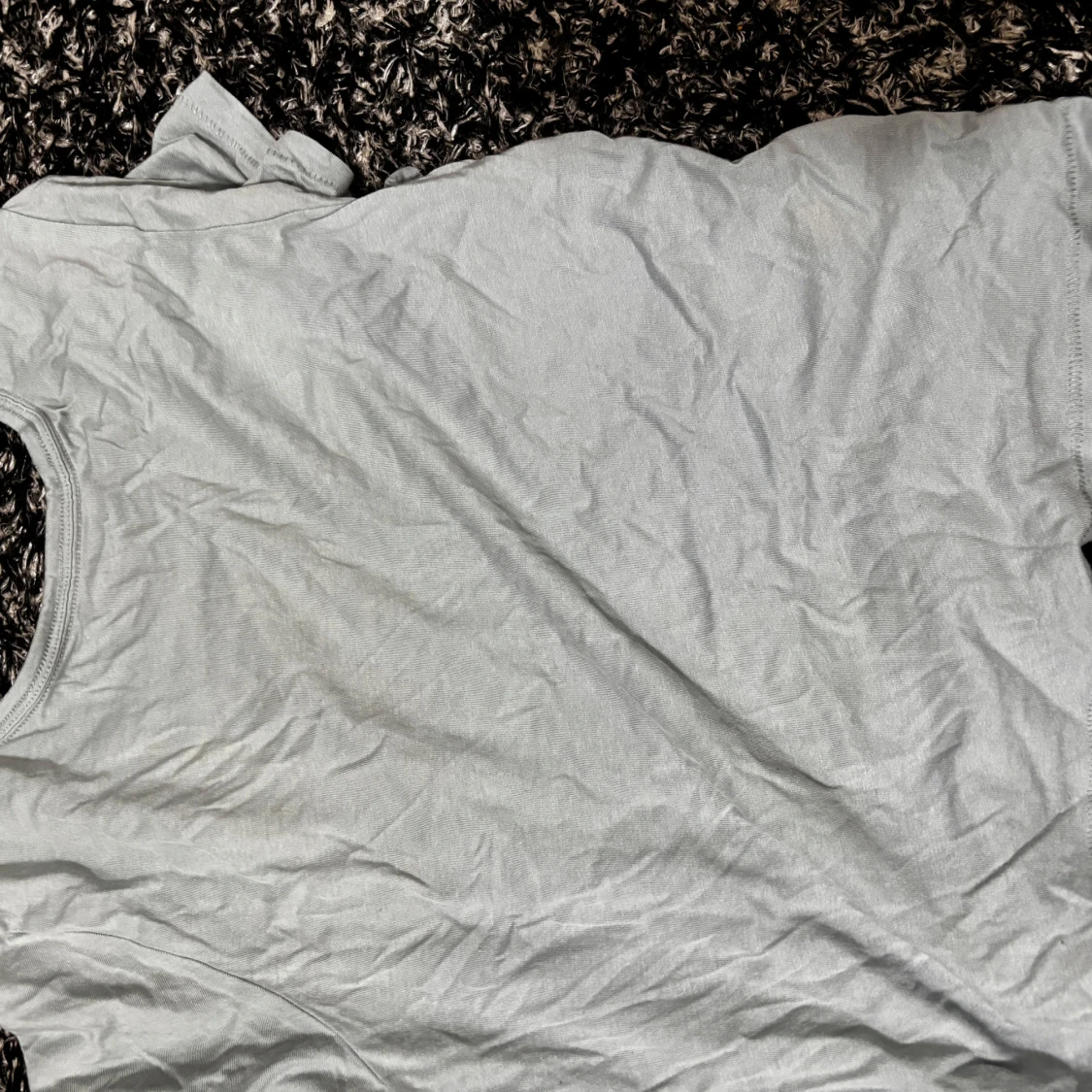 Ljusgrå t-shirt med rosa broderi från H&M - 1