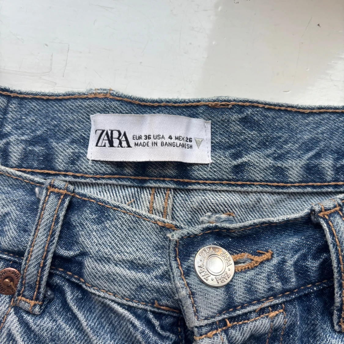 Blå jeansshorts med fransar från Zara - 2