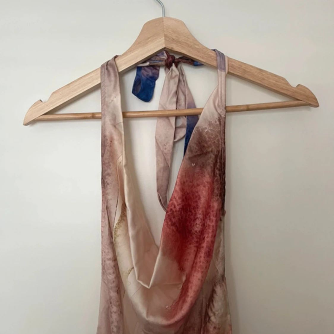 Långklänning i satin med akvarellmönster - 2