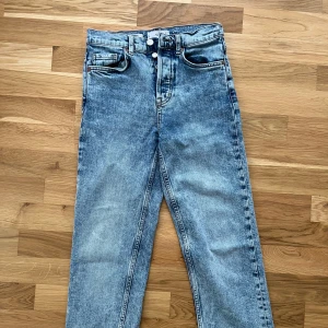 Jeans från Mango - Modellen är något kort, går till strax över ankeln. 