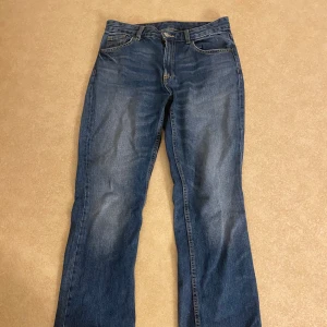 Zara jeans - Midwaist bootcut jeans från Zara. Knappt använda.