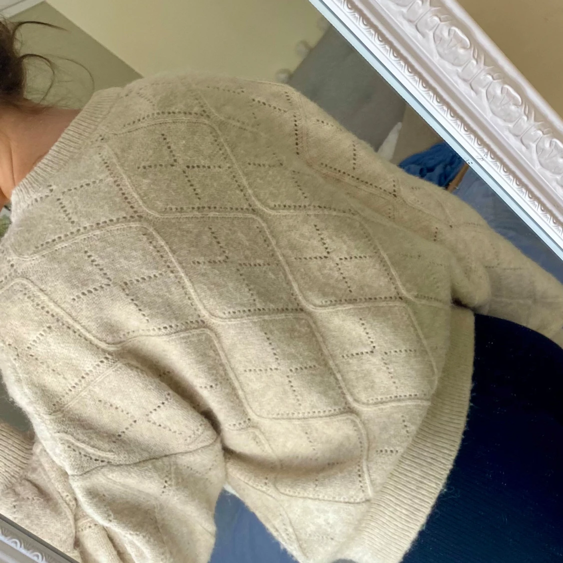 Beige stickad tröja med diamantmönster - 4