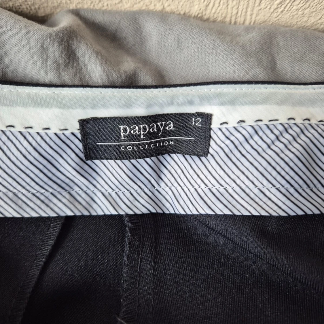 Svarta kostymbyxor från Papaya - 3